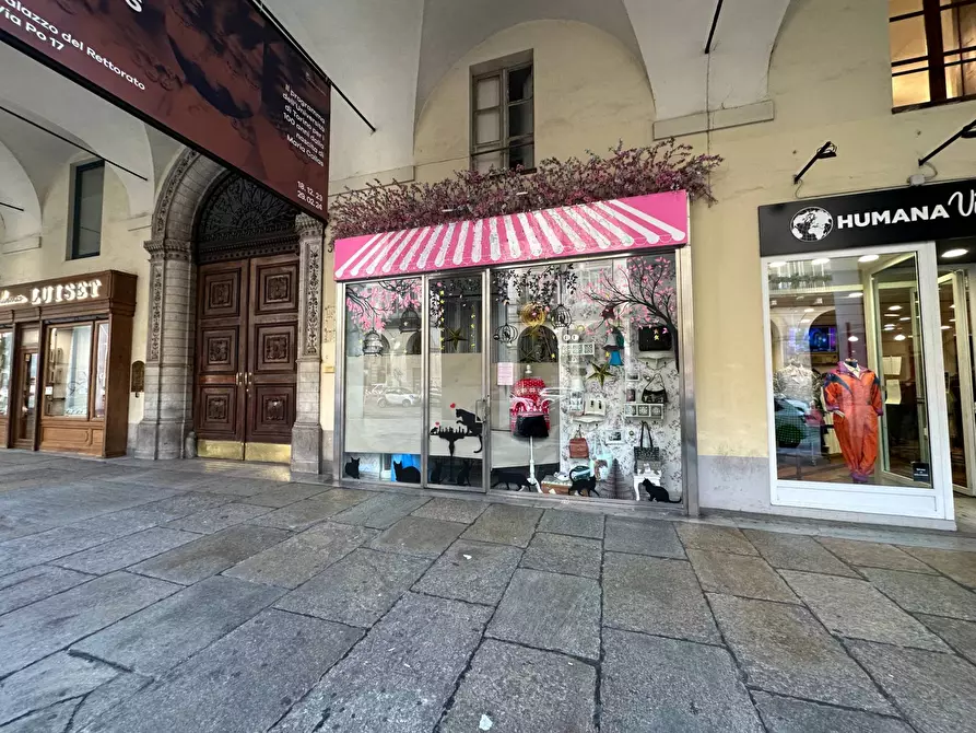 Immagine 1 di Locale commerciale in vendita  in Via Po a Torino