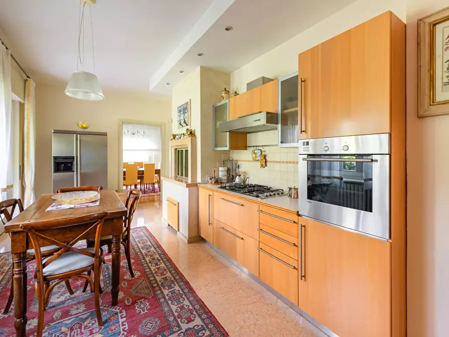 Immagine 26 di Villa in vendita  in P. Farinati a Garda