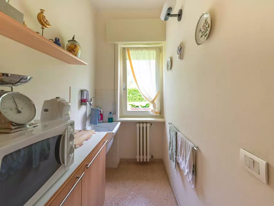 Immagine 27 di Villa in vendita  in P. Farinati a Garda