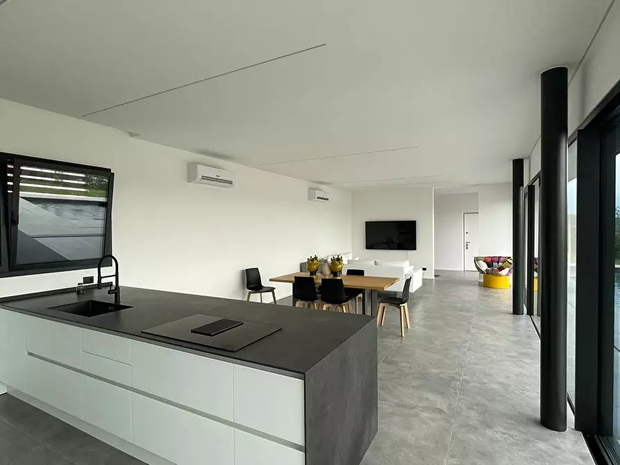 Immagine 2 di Villa in vendita  in via Danzia a Affi