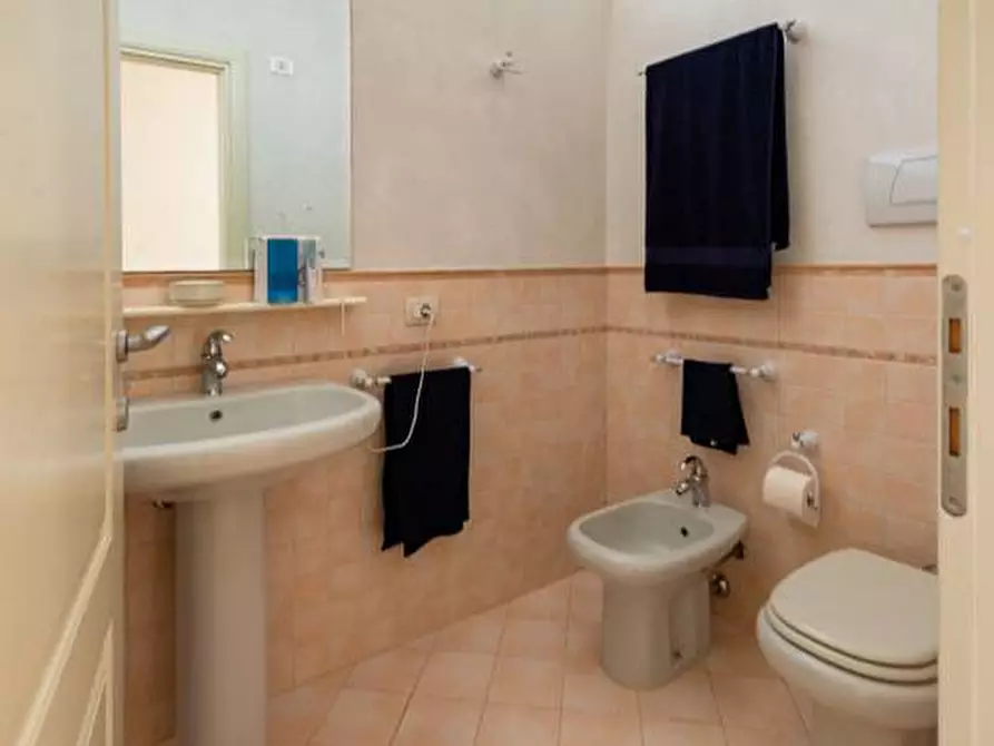 Immagine 27 di Villa in vendita  in VIA PAOLO FARINATI a Garda