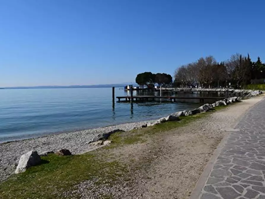 Immagine 29 di Appartamento in vendita  in VIA MIRABELLO a Bardolino
