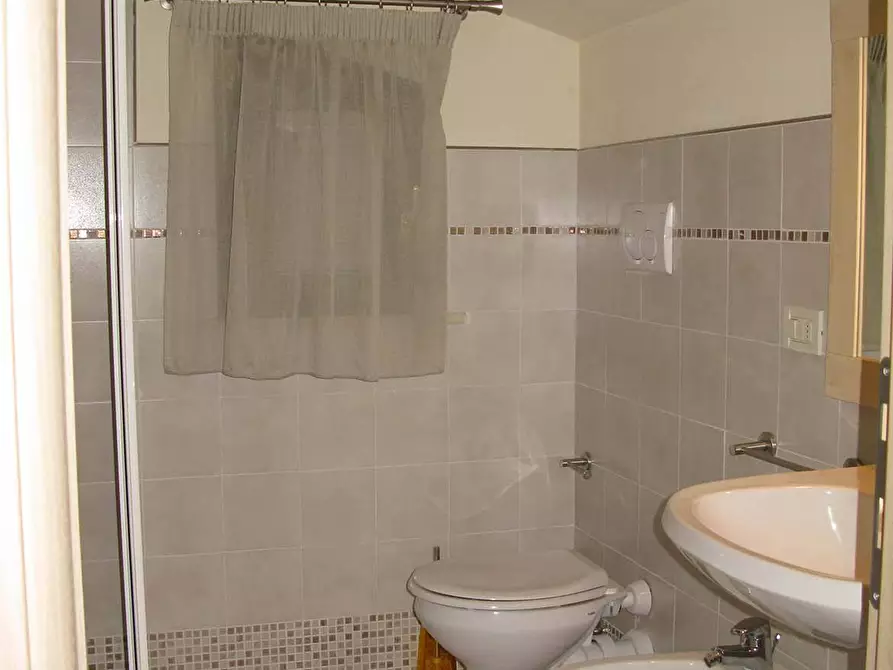 Immagine 11 di Appartamento in vendita  in viale tirreno a Pisa