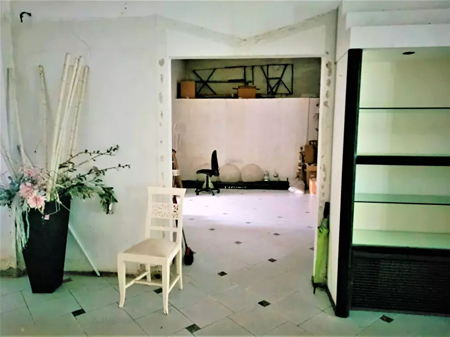 Immagine 4 di Locale commerciale in vendita  in via vittorio veneto a Pontedera