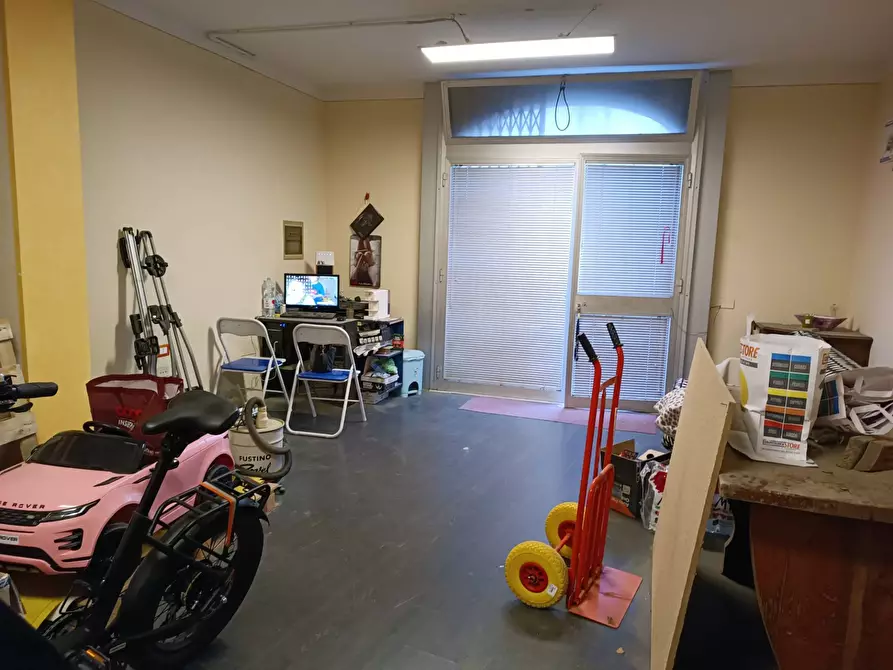 Immagine 2 di Locale commerciale in vendita  in viale italia a Pontedera