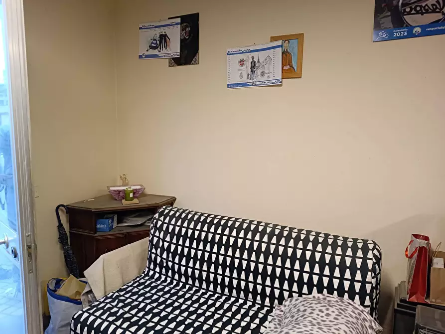 Immagine 3 di Locale commerciale in vendita  in viale italia a Pontedera