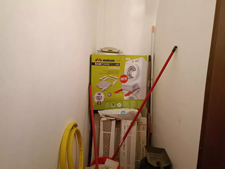 Immagine 8 di Locale commerciale in vendita  in viale italia a Pontedera