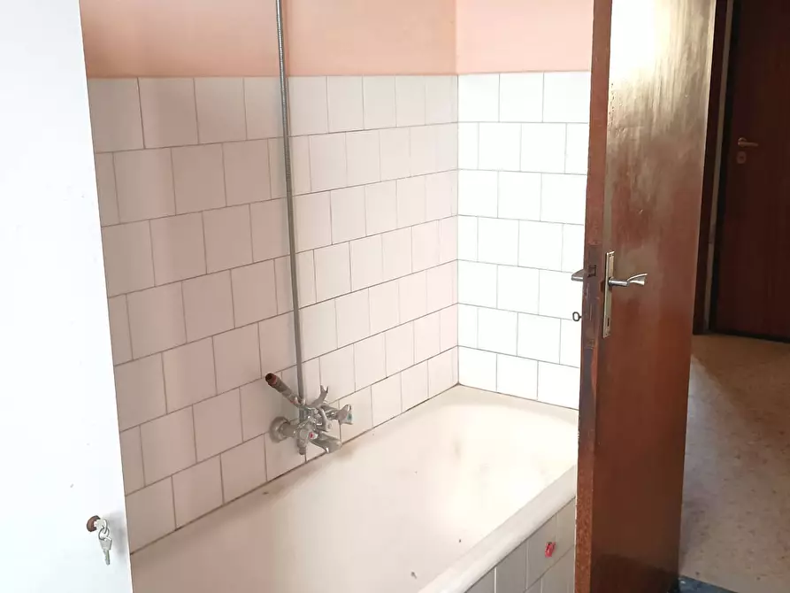 Immagine 15 di Appartamento in vendita  in via luigi galvani a Pontedera