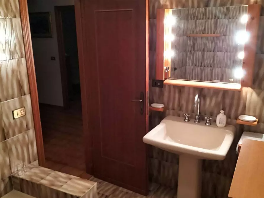 Immagine 13 di Appartamento in vendita  in piazza la pira a Palaia