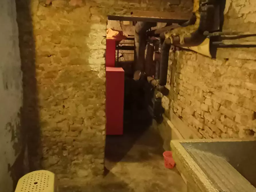 Immagine 26 di Appartamento in vendita  in piazza la pira a Palaia