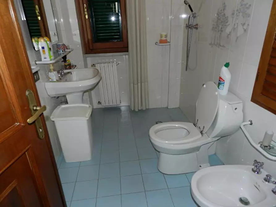 Immagine 17 di Casa indipendente in vendita  a Massa