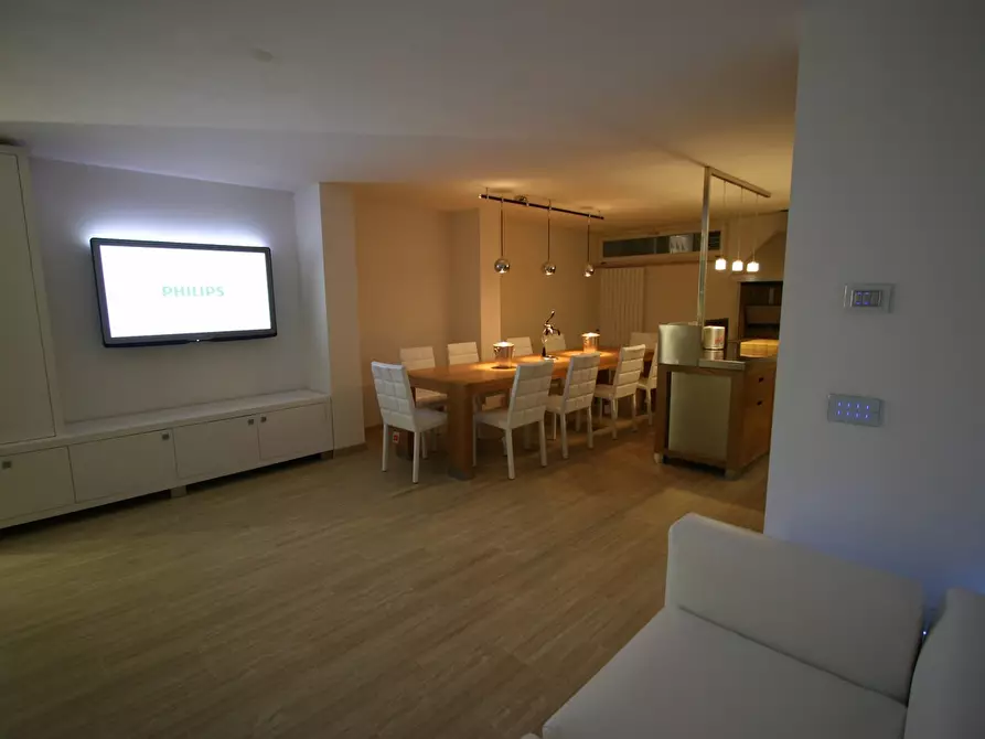 Immagine 21 di Villa in vendita  a Camaiore