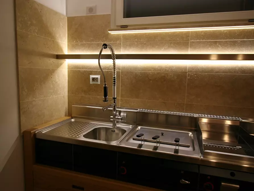 Immagine 27 di Villa in vendita  a Camaiore