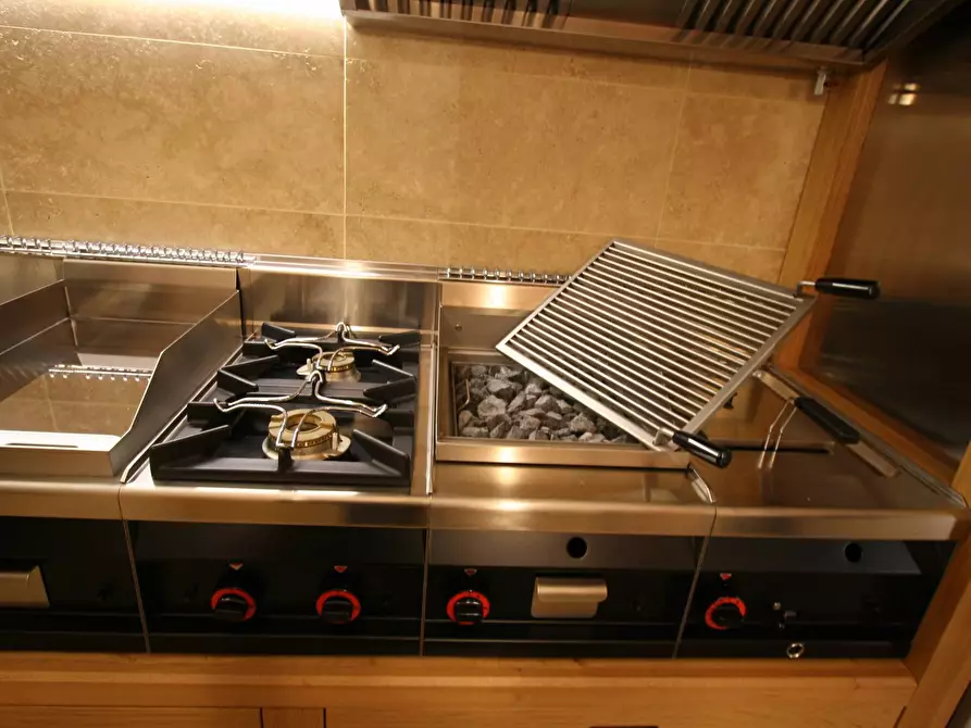 Immagine 30 di Villa in vendita  a Camaiore