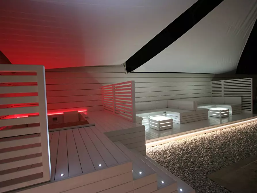 Immagine 16 di Villa in vendita  a Camaiore