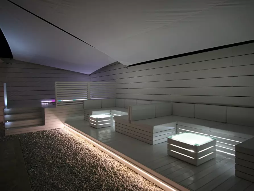 Immagine 10 di Villa in vendita  a Camaiore