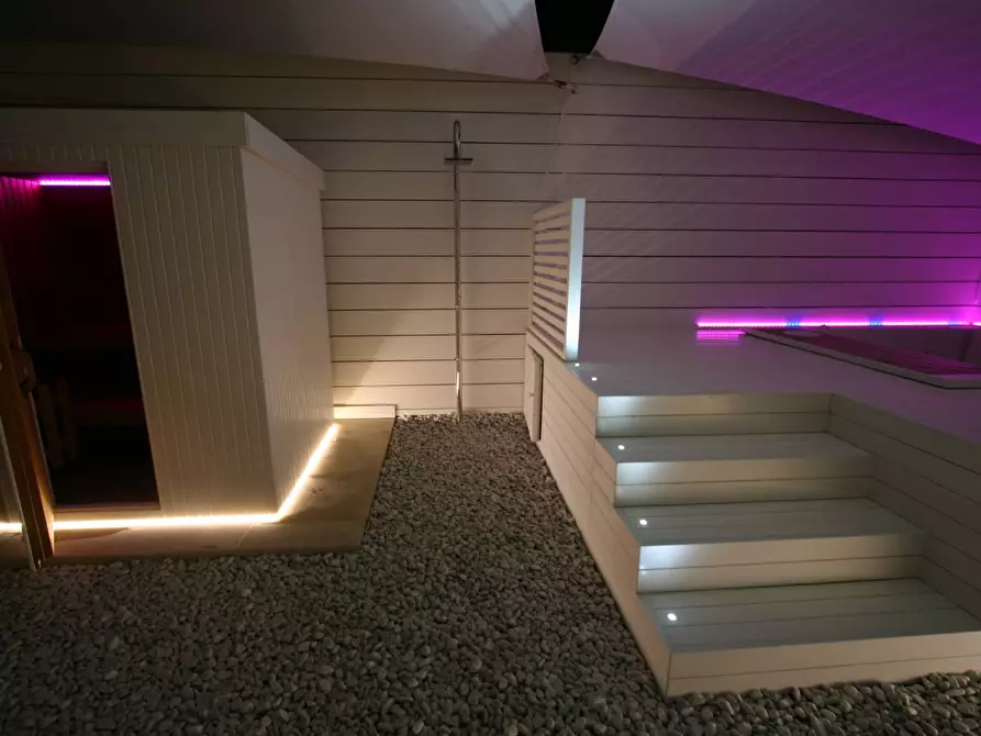 Immagine 22 di Villa in vendita  a Camaiore