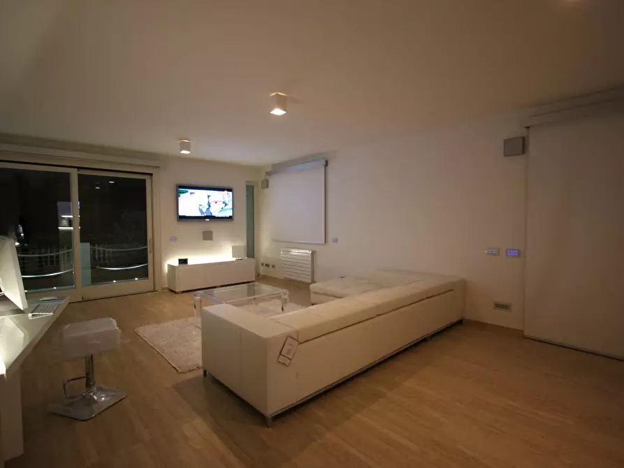 Immagine 7 di Villa in vendita  a Camaiore