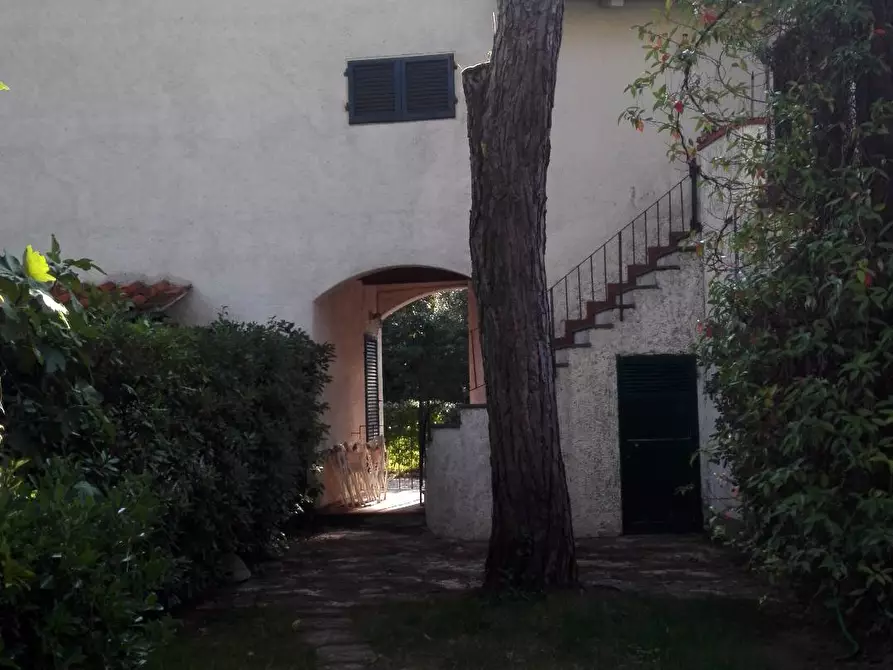 Immagine 1 di Villa in vendita  a Forte Dei Marmi