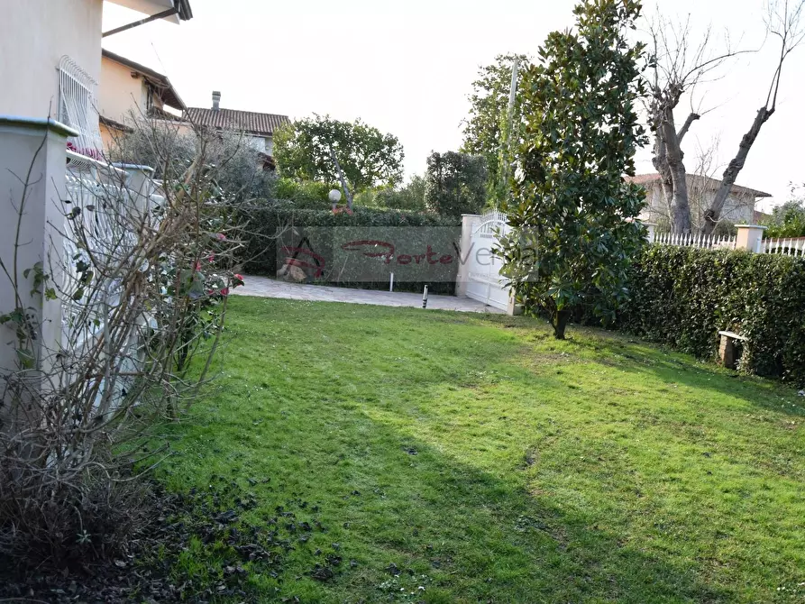 Immagine 5 di Villa in affitto  a Forte Dei Marmi