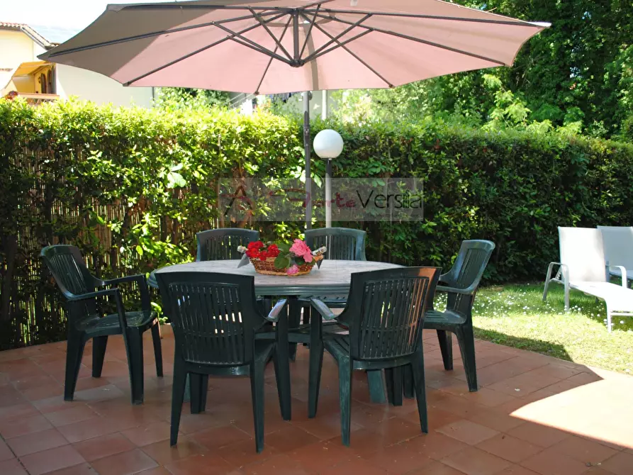 Immagine 4 di Villa in affitto  a Montignoso