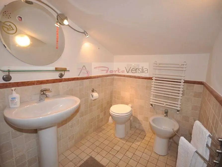 Immagine 21 di Villetta a schiera in affitto  a Seravezza