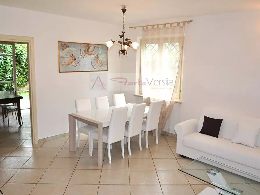 Immagine 9 di Villetta a schiera in affitto  a Seravezza