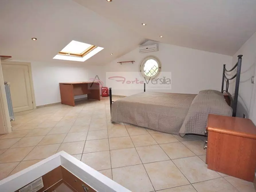 Immagine 15 di Villetta a schiera in affitto  a Seravezza