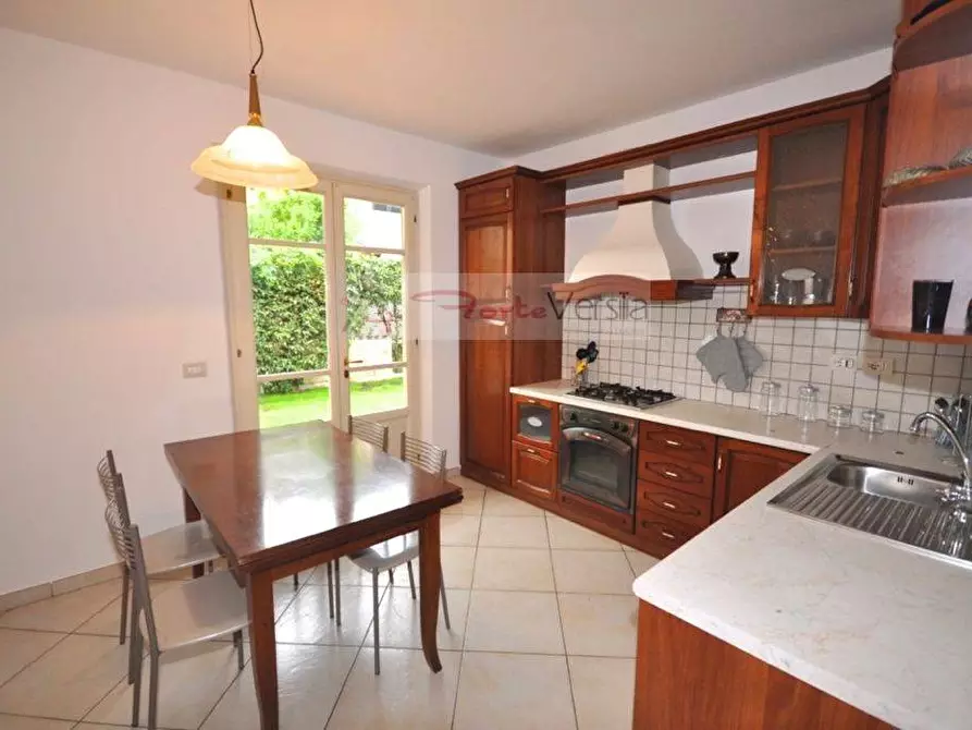 Immagine 12 di Villetta a schiera in affitto  a Seravezza