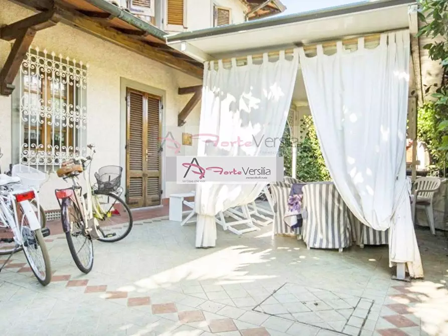 Immagine 5 di Casa semindipendente in affitto  a Forte Dei Marmi
