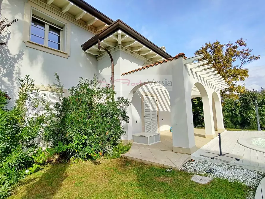 Immagine 4 di Villa in vendita  a Forte Dei Marmi