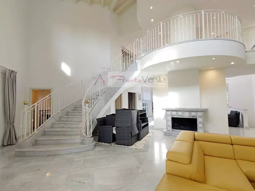 Immagine 8 di Villa in vendita  a Forte Dei Marmi