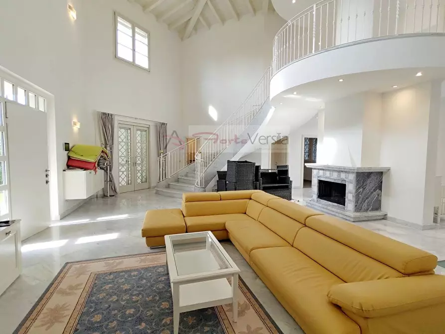 Immagine 9 di Villa in vendita  a Forte Dei Marmi