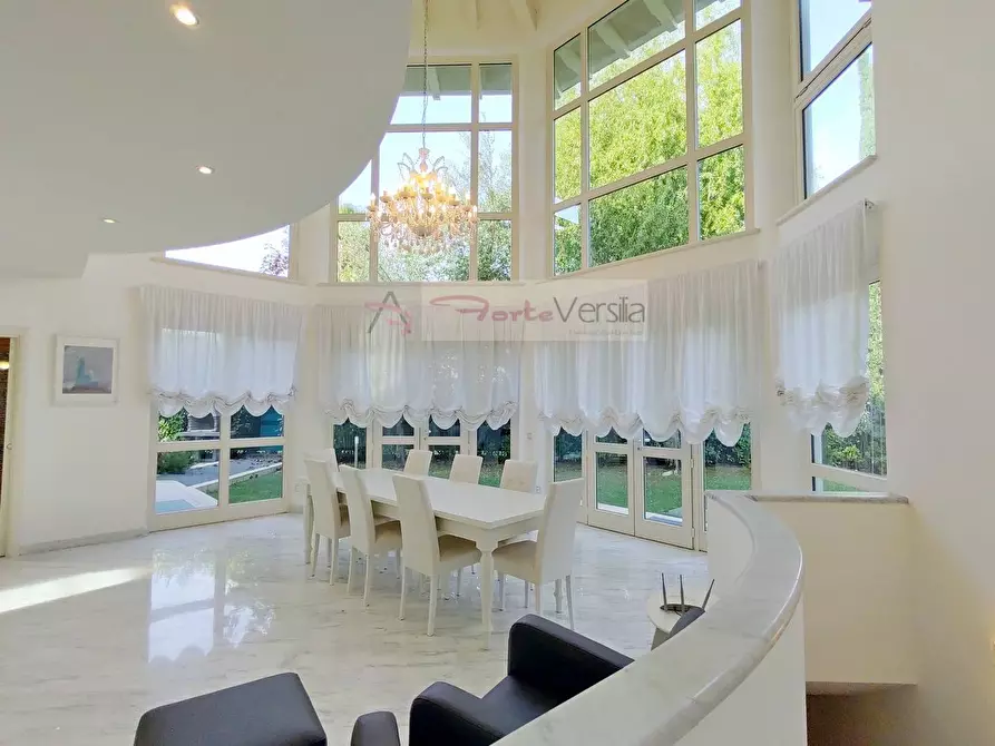 Immagine 12 di Villa in vendita  a Forte Dei Marmi