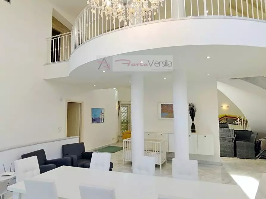 Immagine 13 di Villa in vendita  a Forte Dei Marmi