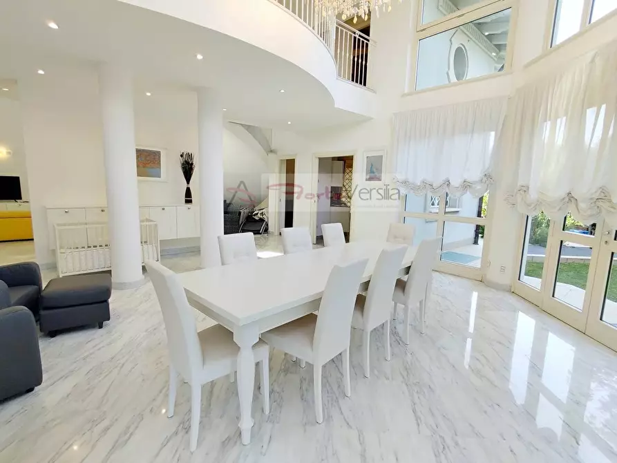 Immagine 14 di Villa in vendita  a Forte Dei Marmi