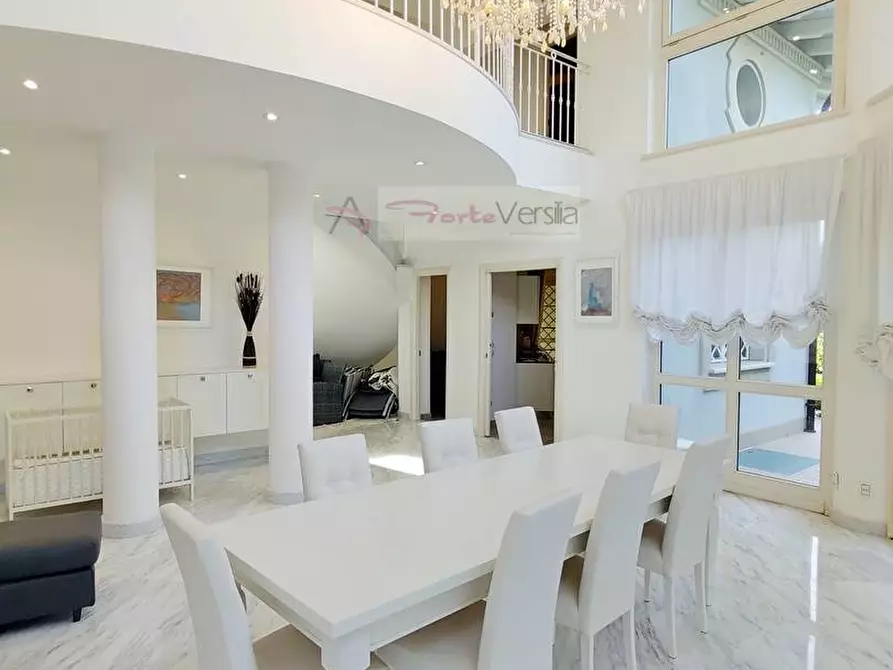 Immagine 15 di Villa in vendita  a Forte Dei Marmi