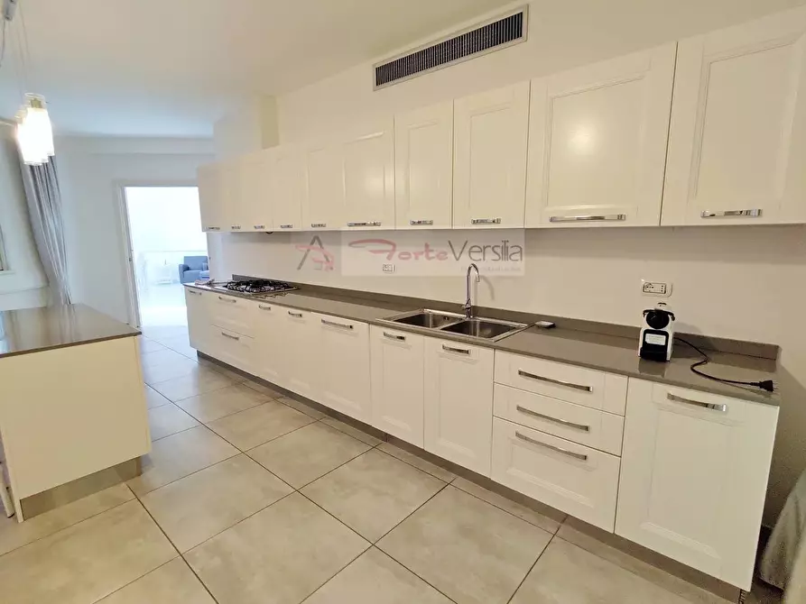 Immagine 17 di Villa in vendita  a Forte Dei Marmi