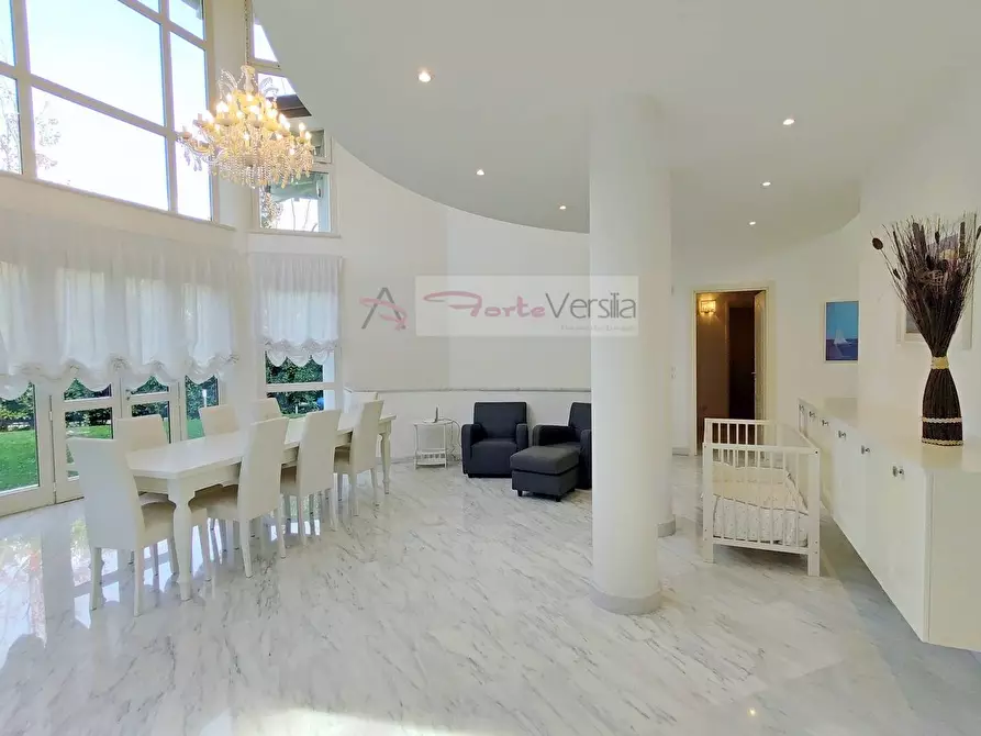 Immagine 19 di Villa in vendita  a Forte Dei Marmi