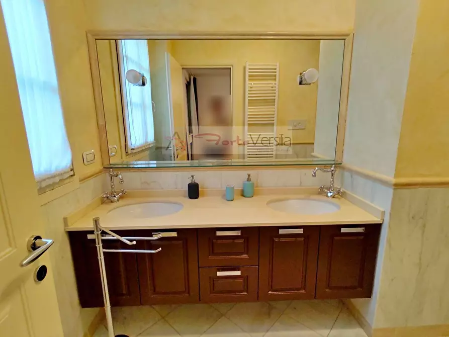 Immagine 28 di Villa in vendita  a Forte Dei Marmi