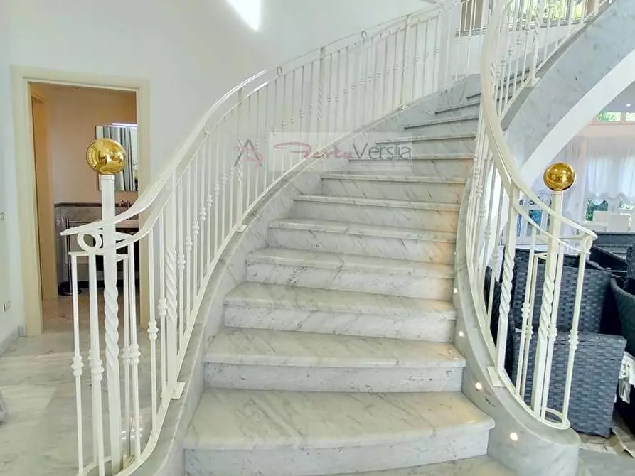 Immagine 7 di Villa in vendita  a Forte Dei Marmi