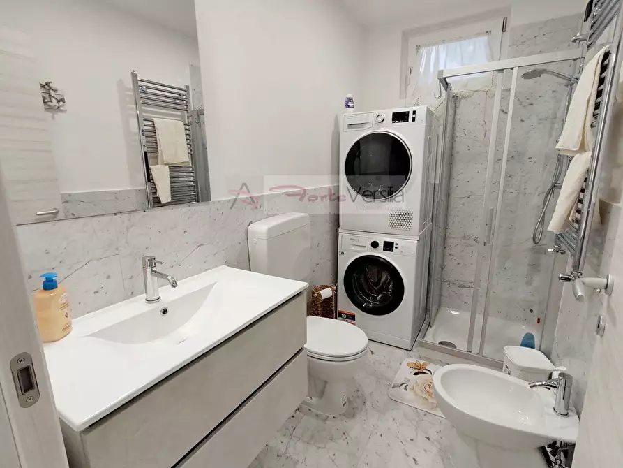 Immagine 22 di Appartamento in vendita  a Pietrasanta