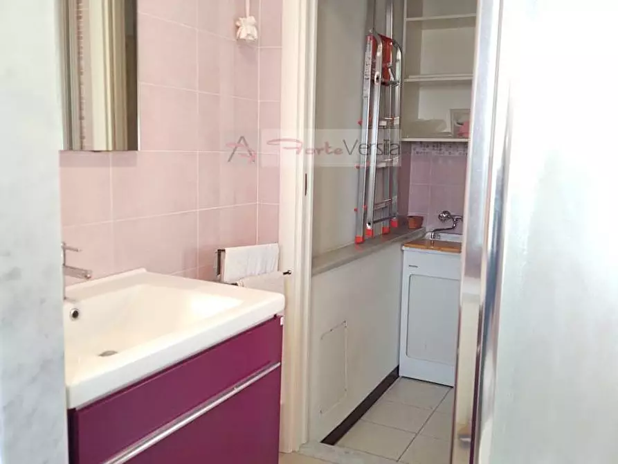 Immagine 21 di Appartamento in vendita  a Pietrasanta