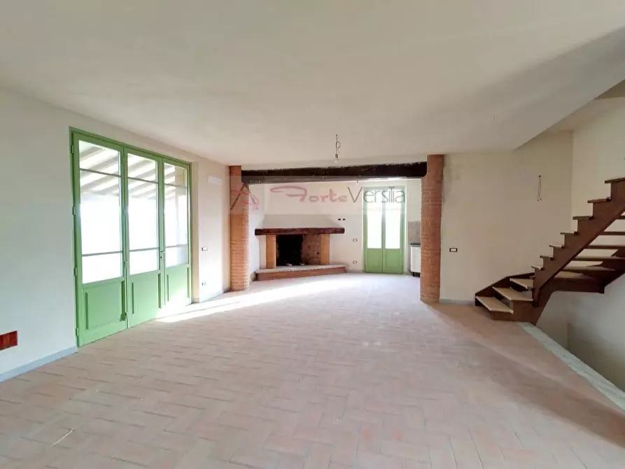 Immagine 2 di Villa in vendita  a Pietrasanta