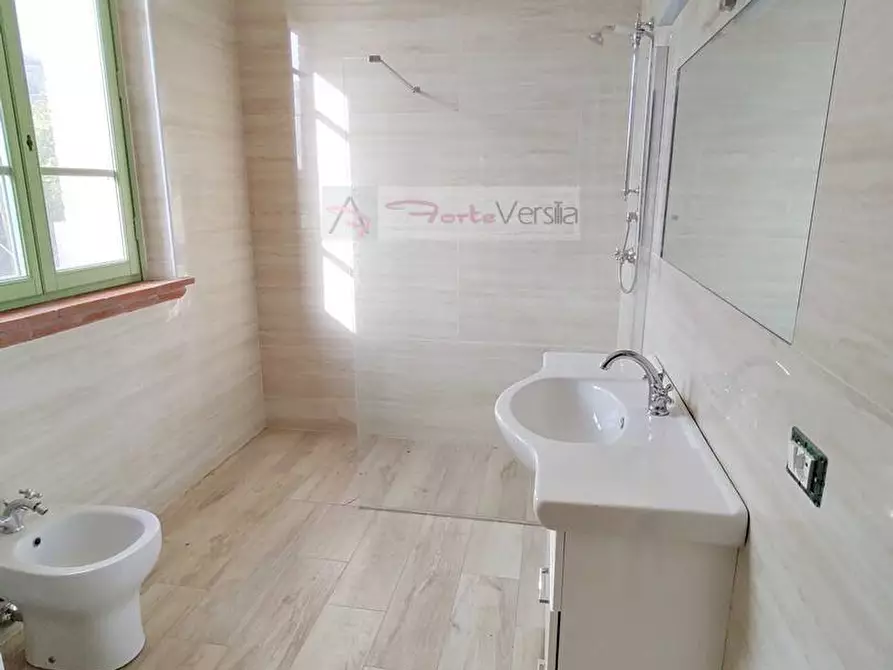 Immagine 9 di Villa in vendita  a Pietrasanta