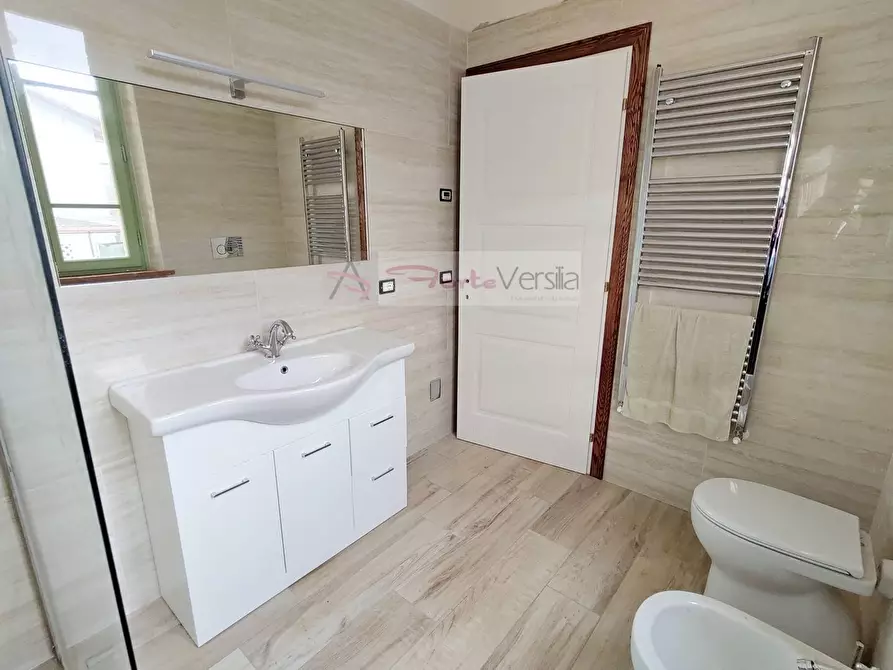 Immagine 11 di Villa in vendita  a Pietrasanta