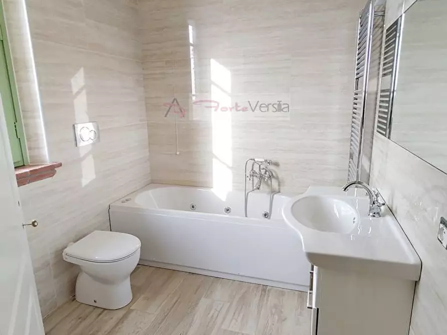 Immagine 17 di Villa in vendita  a Pietrasanta