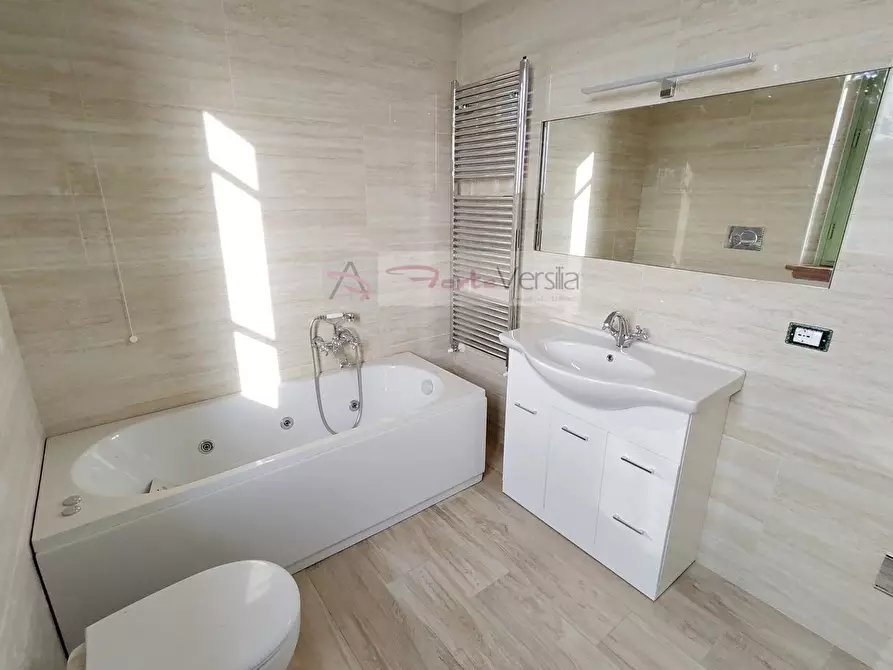 Immagine 19 di Villa in vendita  a Pietrasanta