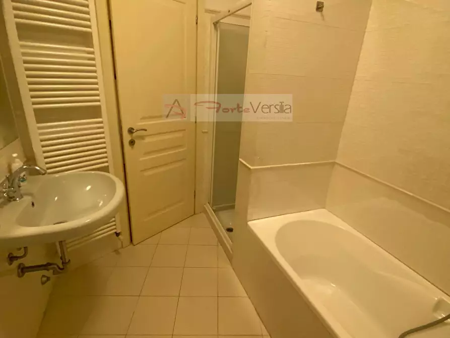 Immagine 9 di Appartamento in affitto  a Pietrasanta