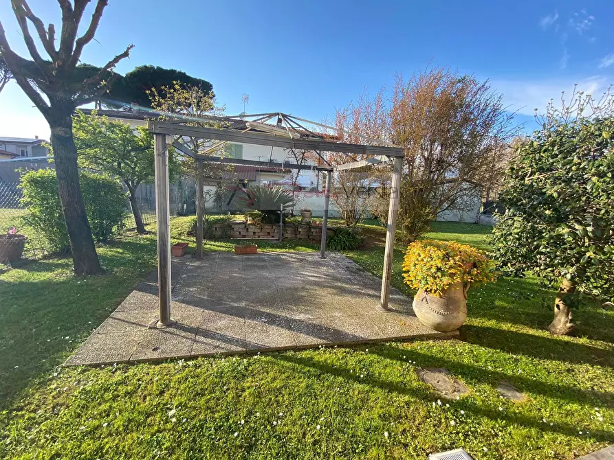 Immagine 13 di Appartamento in affitto  a Pietrasanta